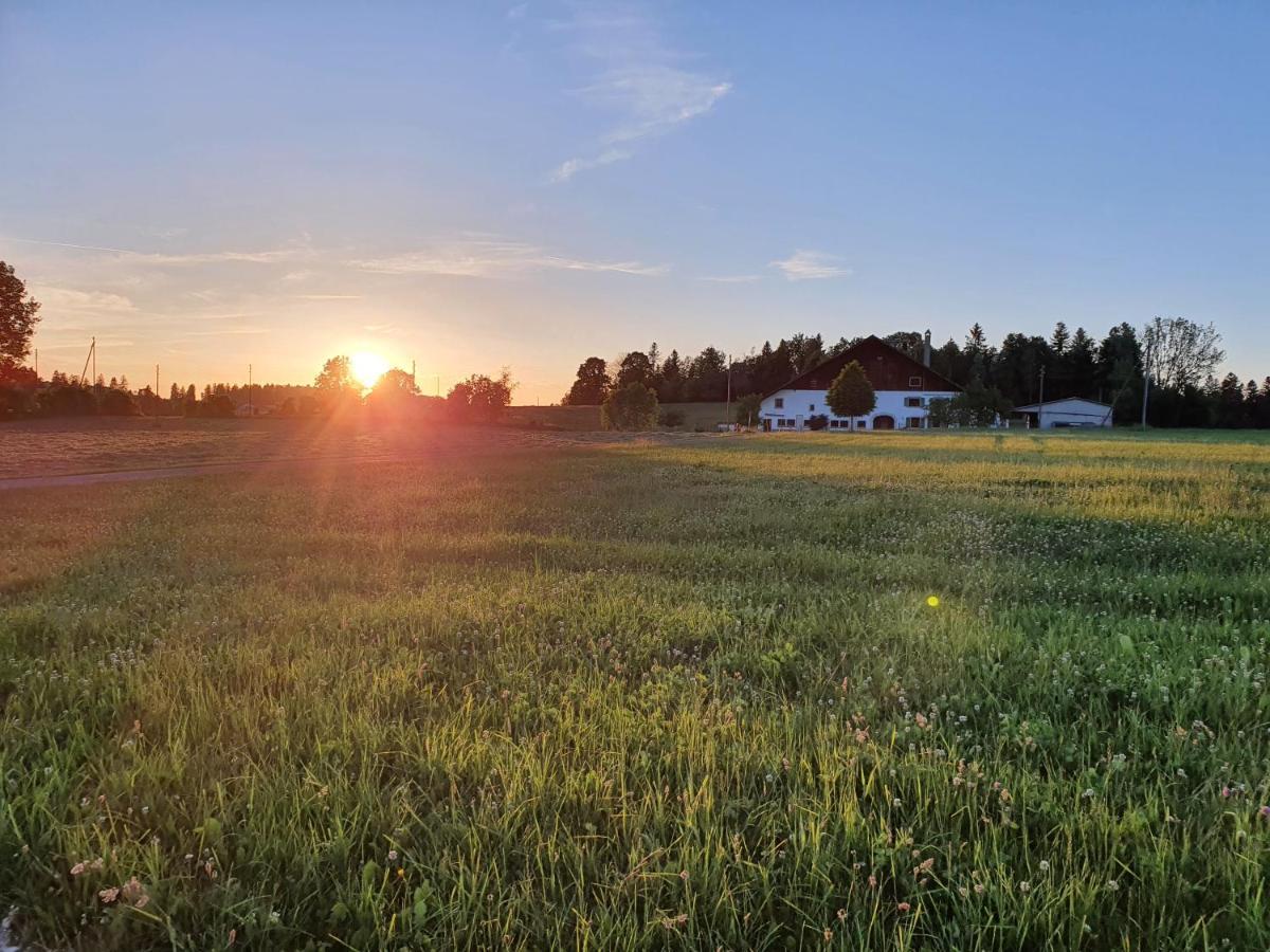 O Valanvron - Appartement Dans Une Ancienne Ferme Neuchateloise La Chaux De Fonds Eksteriør billede